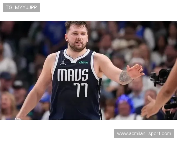 东契奇示范级突破上篮,独行侠保持领先 东契奇示范级突破上篮,独行侠保持领先